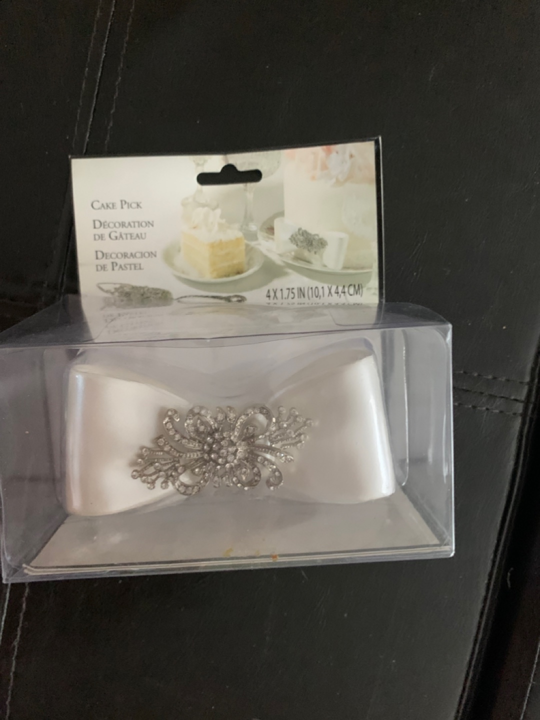 Cake pin