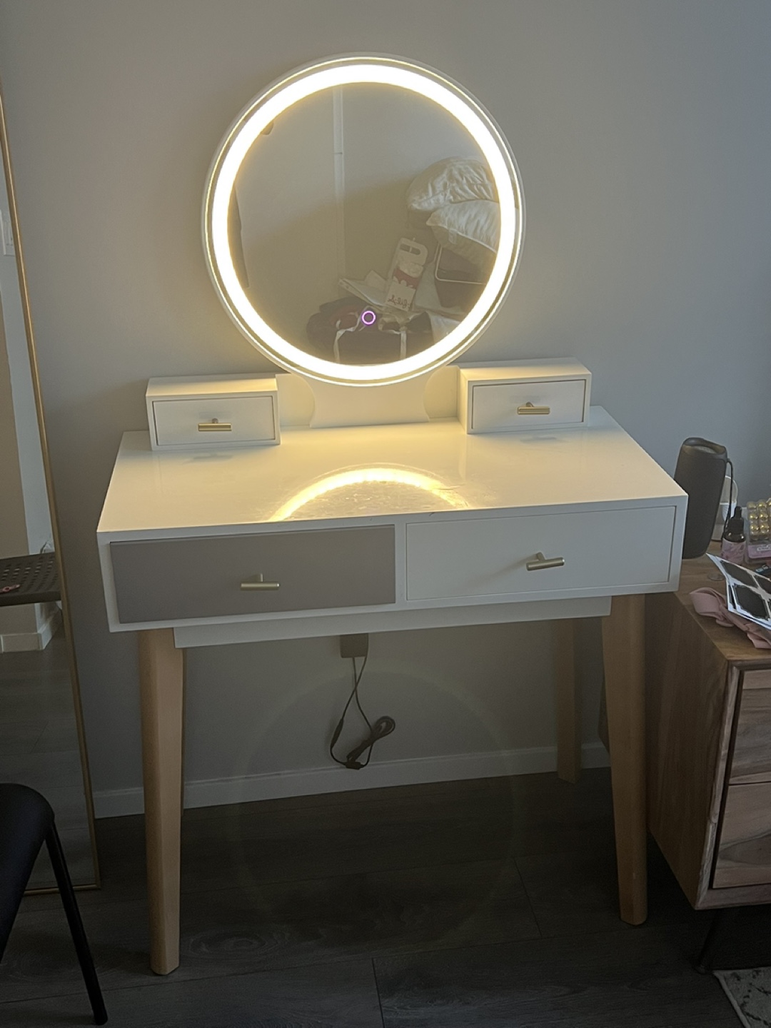 Vanity Table with LED Lighted Mirror - photo 3