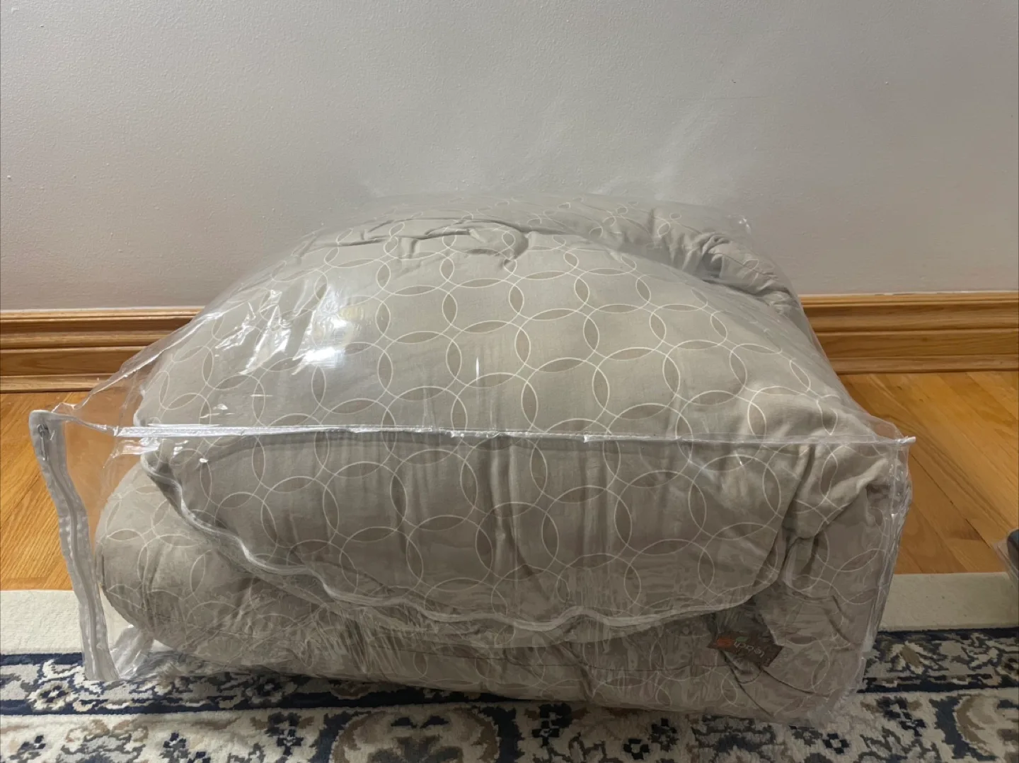 ✨Great Condition✨ Leachco Back'n Belly Contoured Body Pillow image indicator(3)