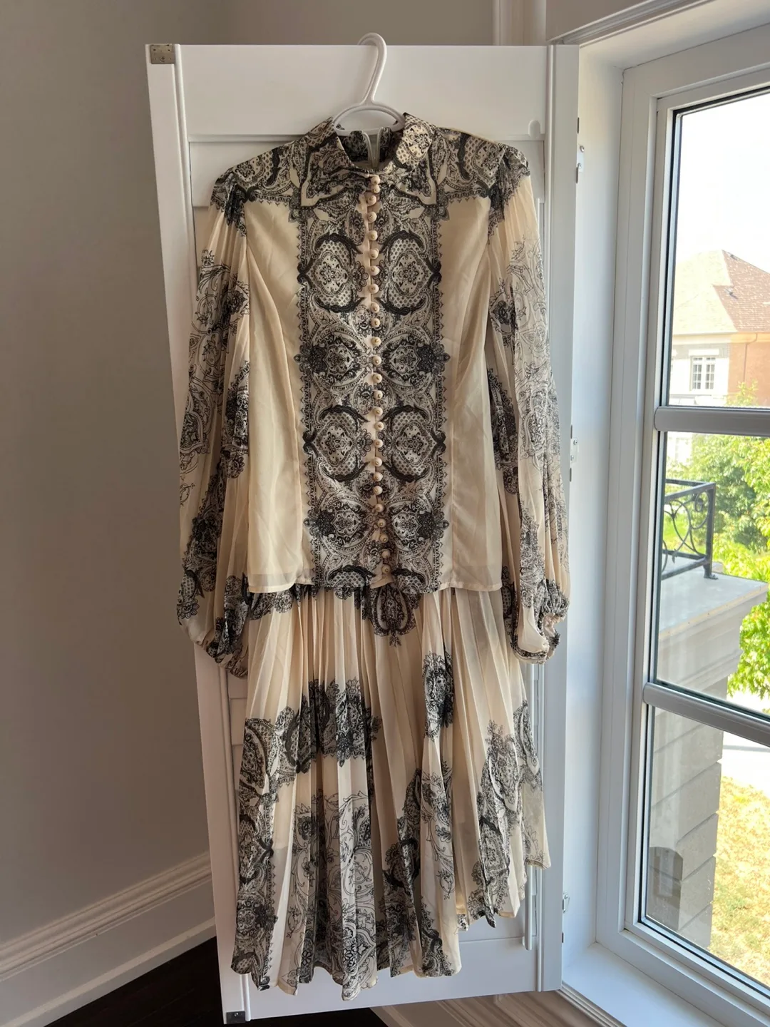 Chiffon pleated blouse and skirt small image indicator(3)