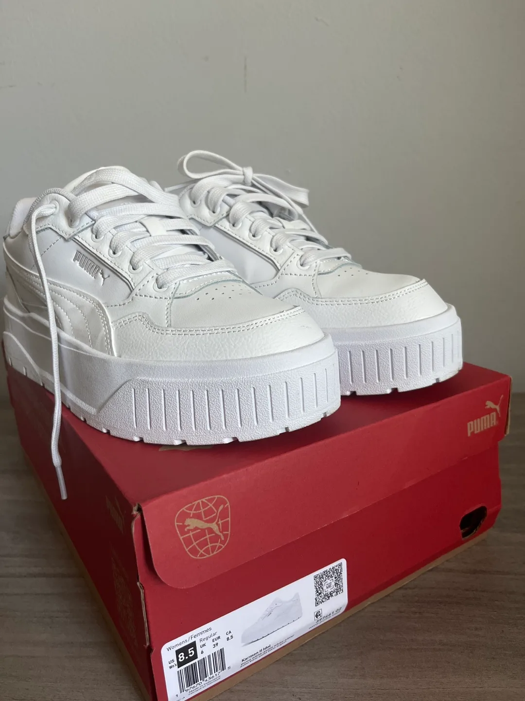 Like New Women’s Puma Shoes 8.5 image indicator(3)