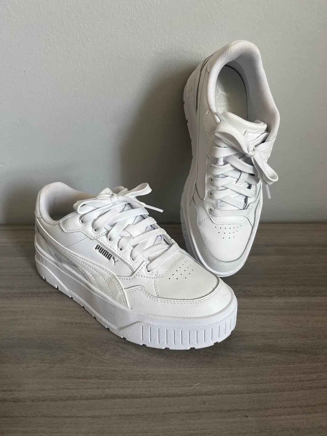 Like New Women’s Puma Shoes 8.5 thumbnail