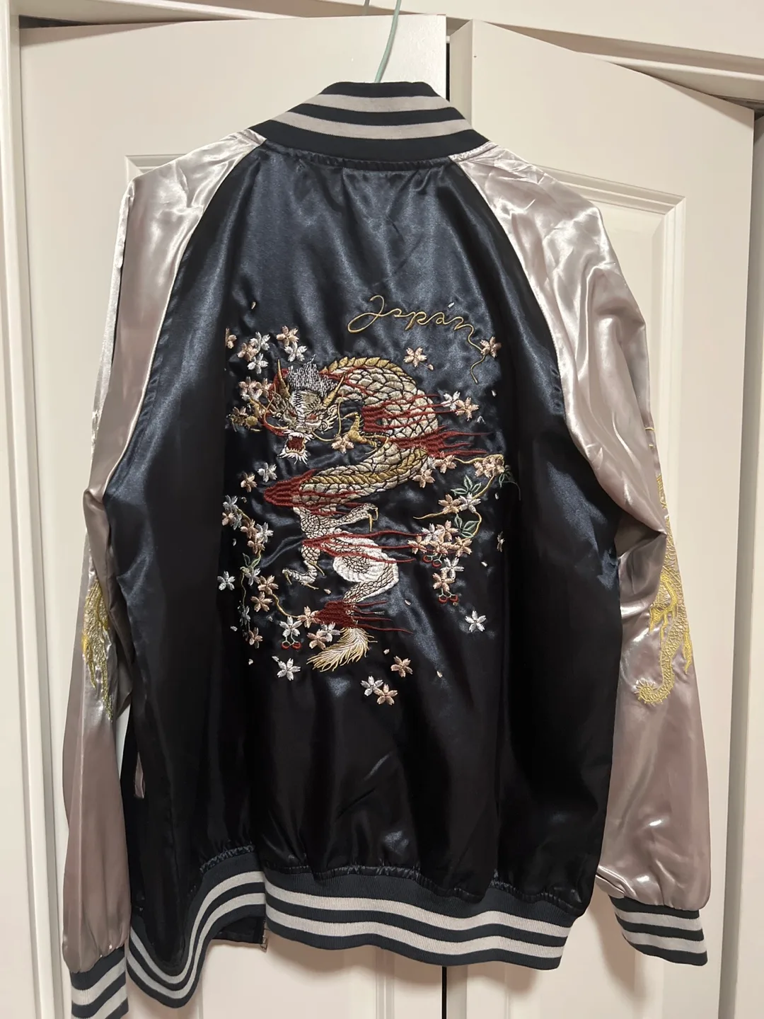 Souvenir Jacket image indicator(2)