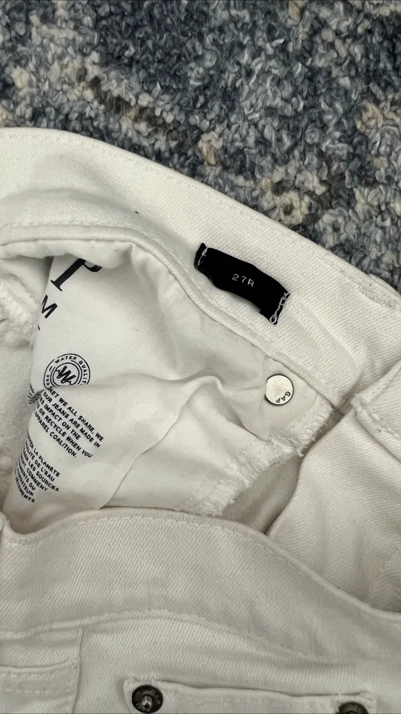 GAP Shorts - size 27R image indicator(3)