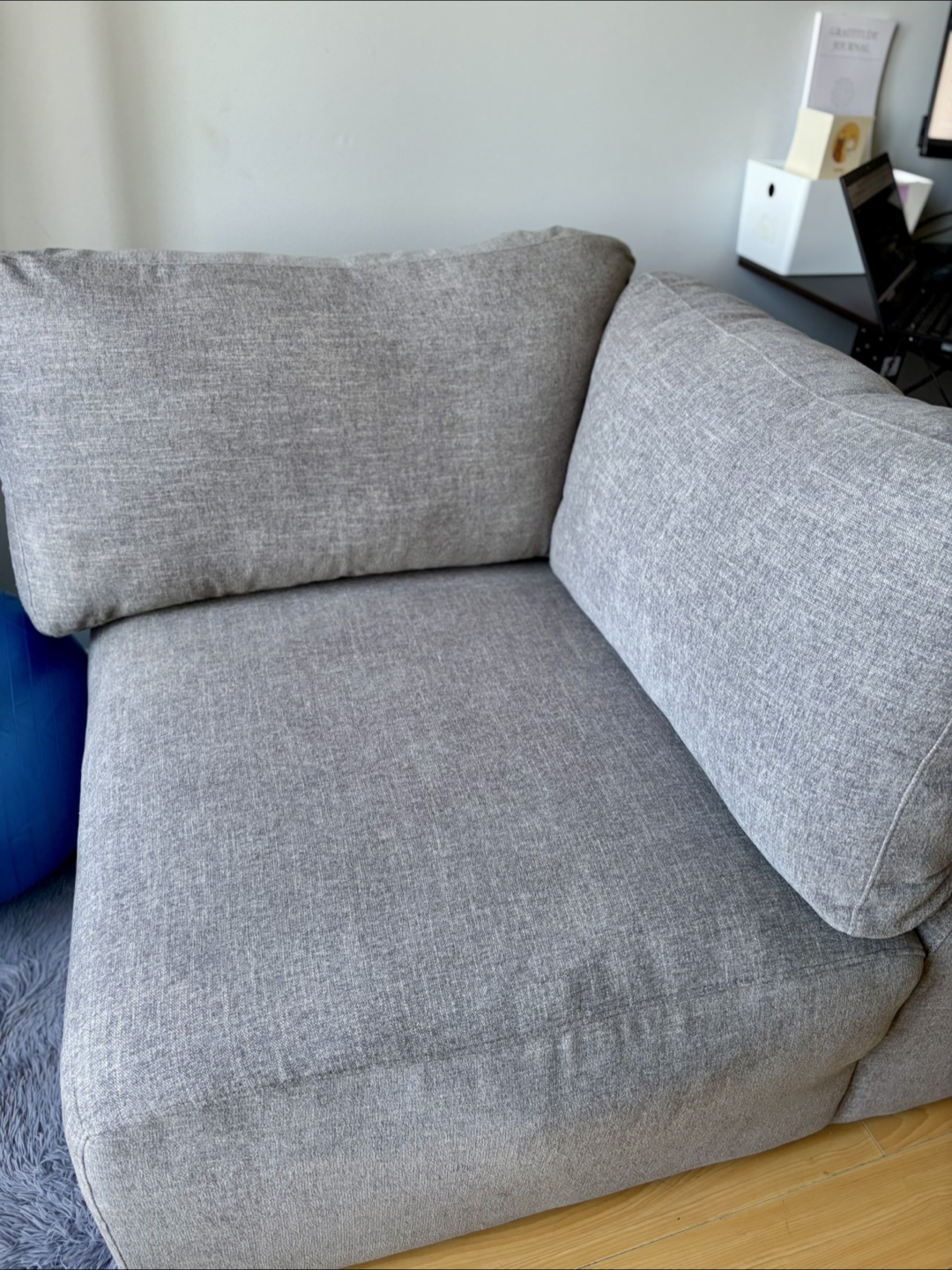 MOVING SALE - The Bricks Fabric Corner Chair - photo 4