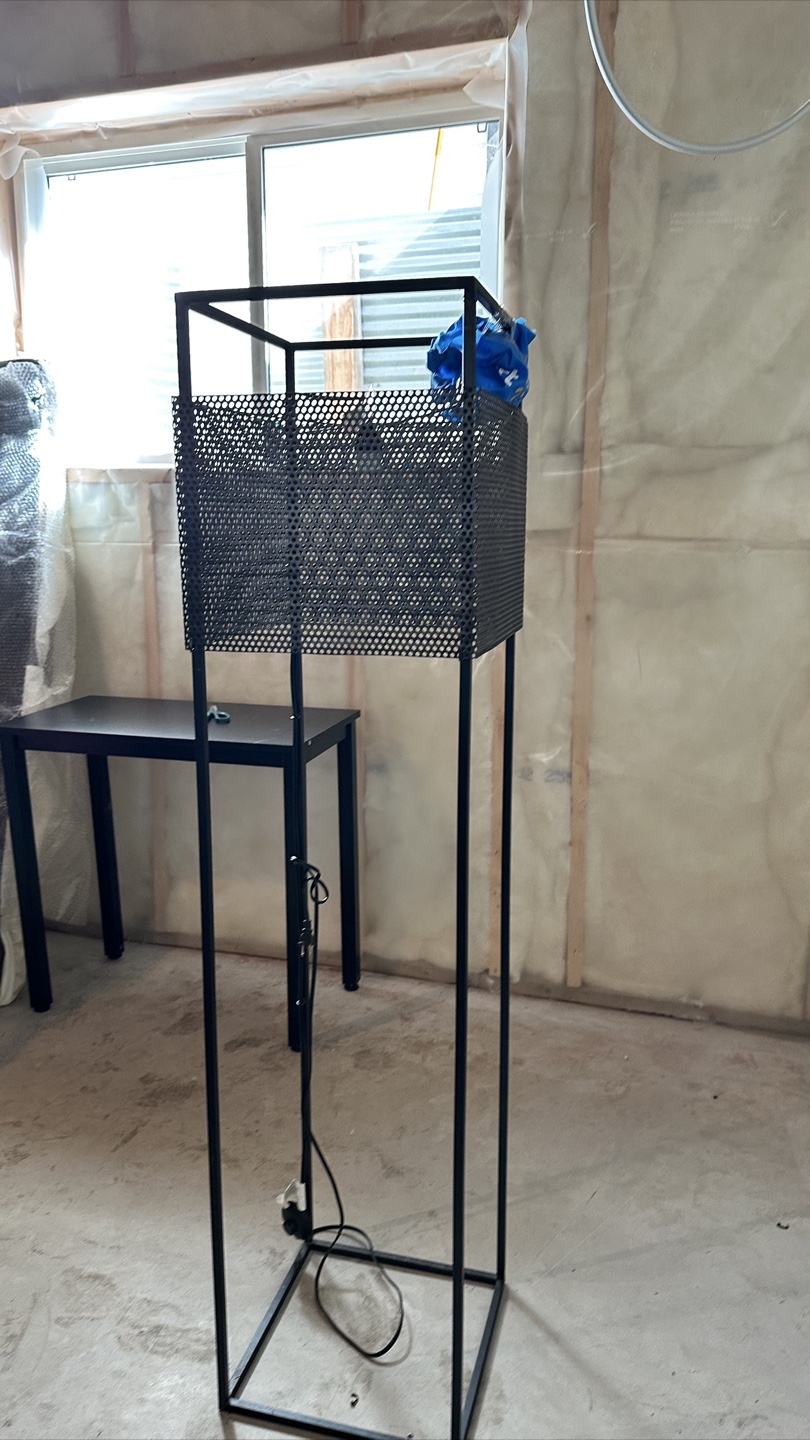 Black Metal Mesh Standing Lamp - photo 3