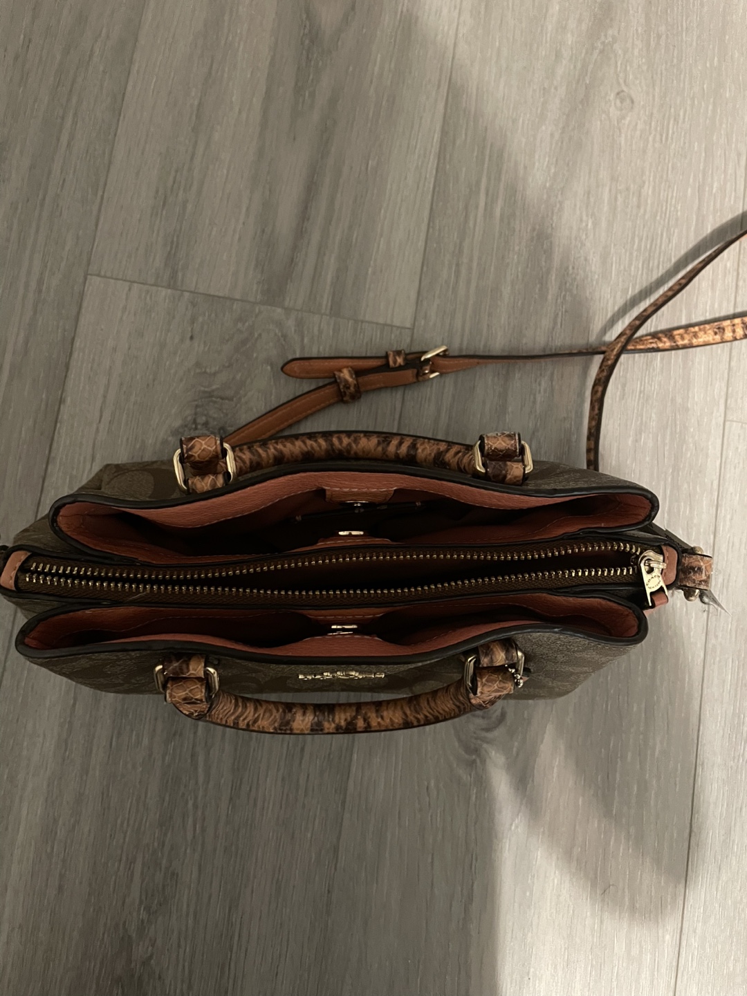 Coach Satchel Handbag sell or trade - photo 2
