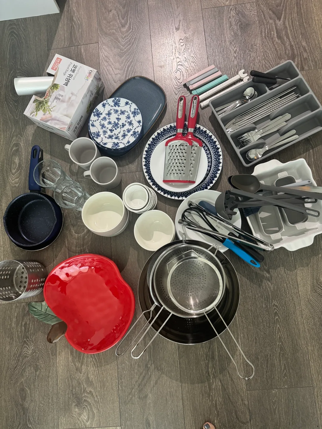 Mixed Kitchenware Set - Dishes, Utensils, Cookware thumbnail