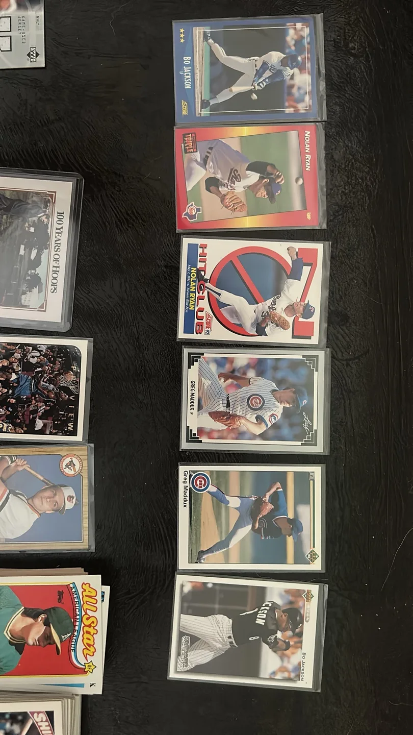 Mixed Hockey & Baseball Trading Cards Lot image indicator(3)