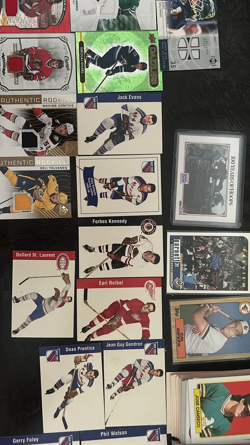 Mixed Hockey & Baseball Trading Cards Lot image indicator(5)