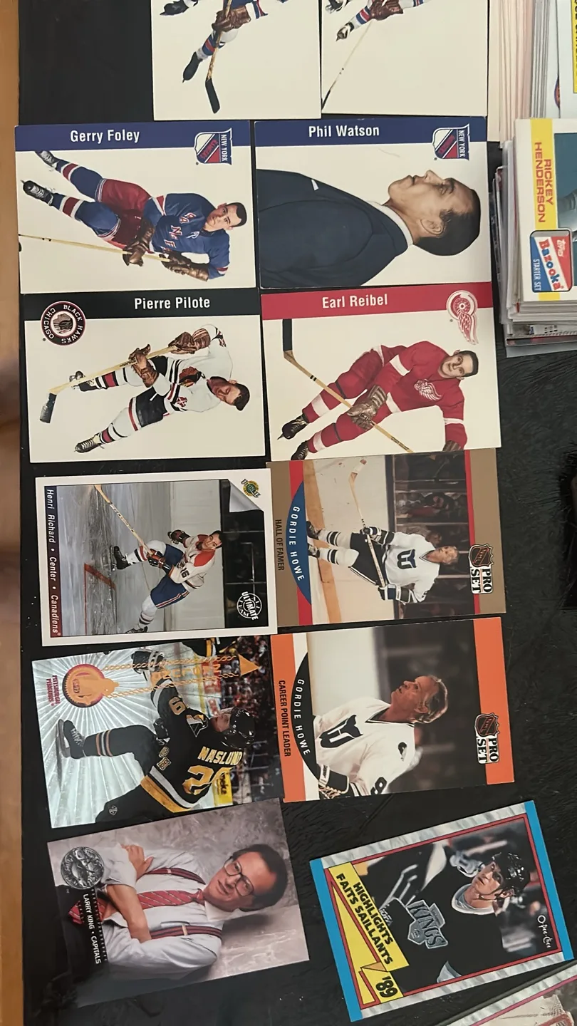 Mixed Hockey & Baseball Trading Cards Lot image indicator(7)