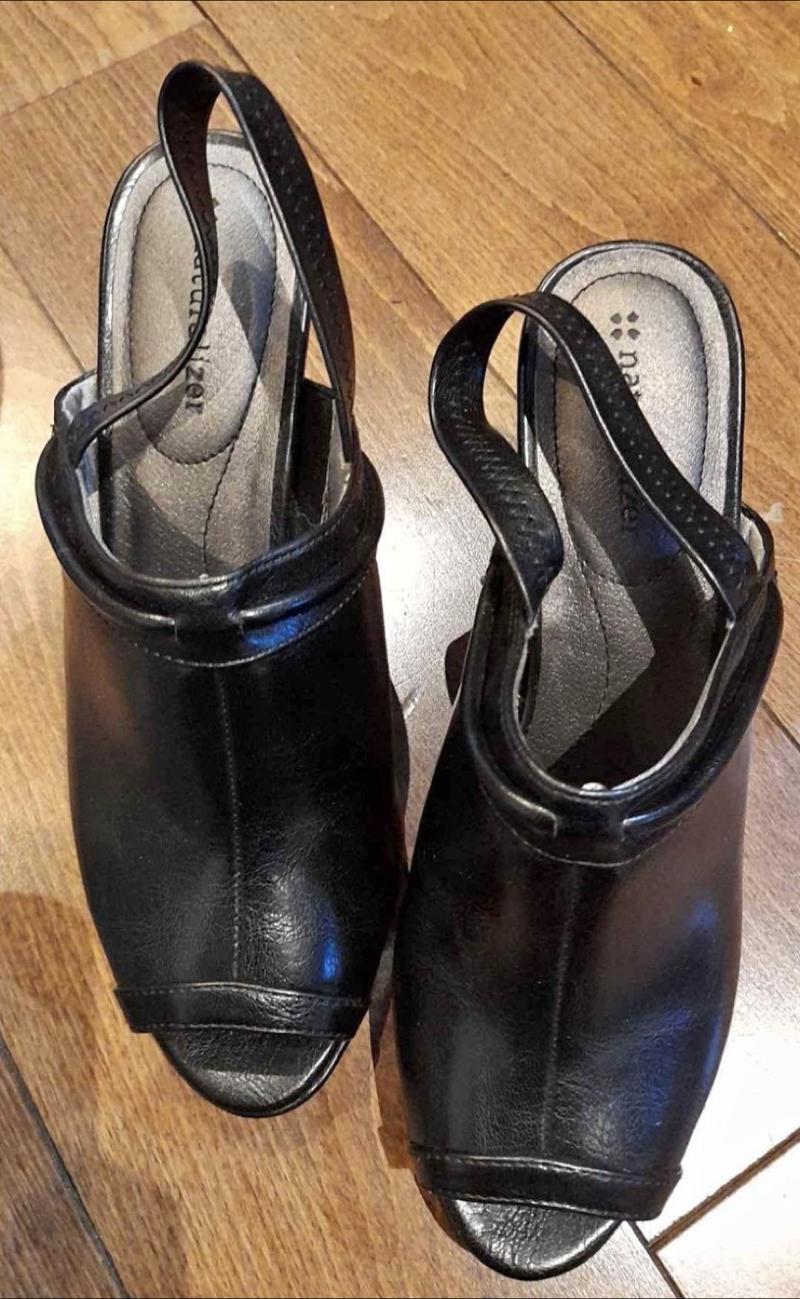 Naturalizer Black Slingback Heels