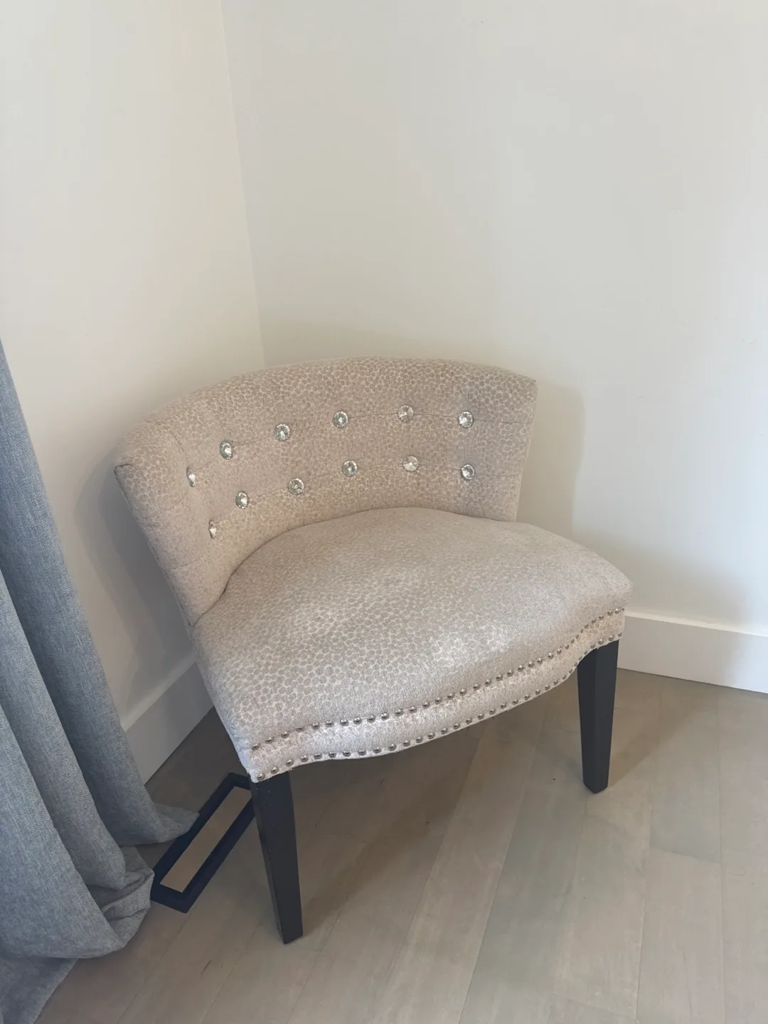 Accent Chair with Diamond Details image indicator(2)