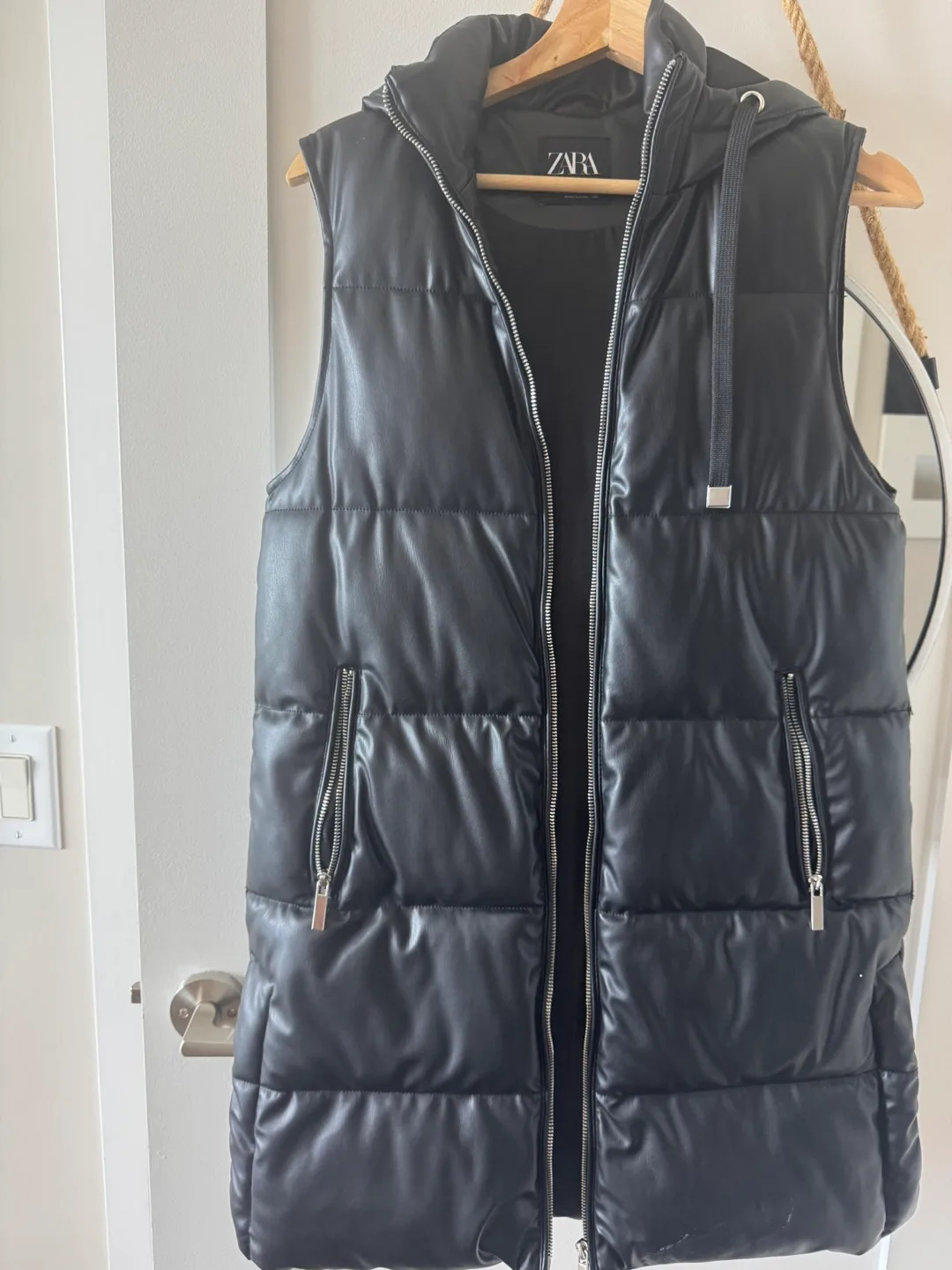 Zara Black Puffer Vest with Hood image indicator(3)