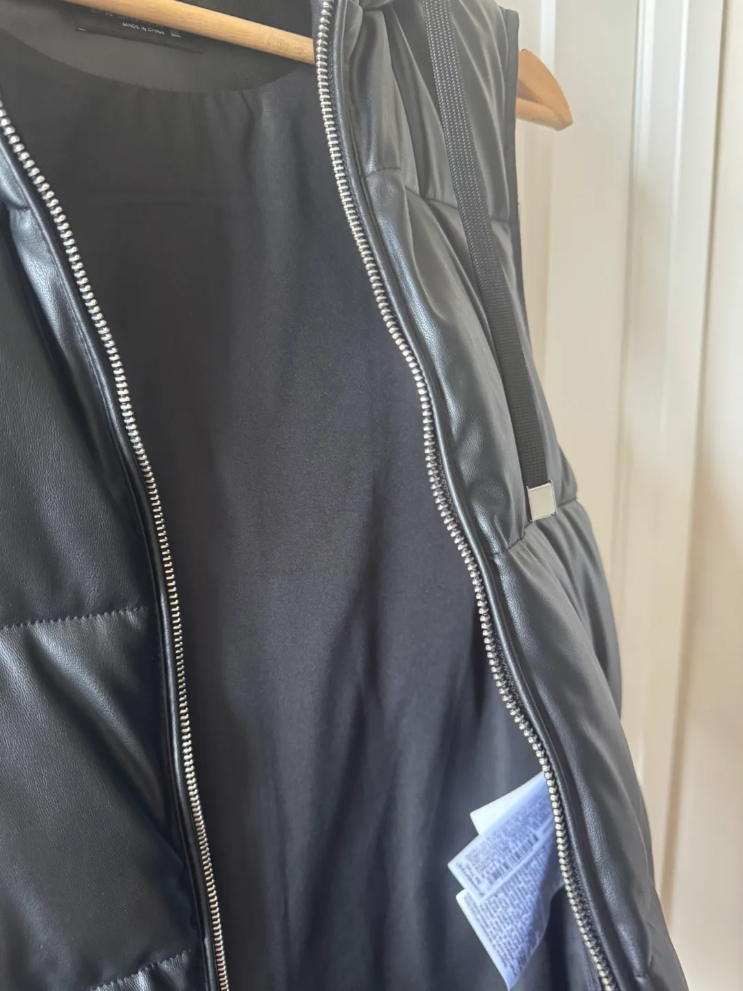 Zara Black Puffer Vest with Hood image indicator(4)