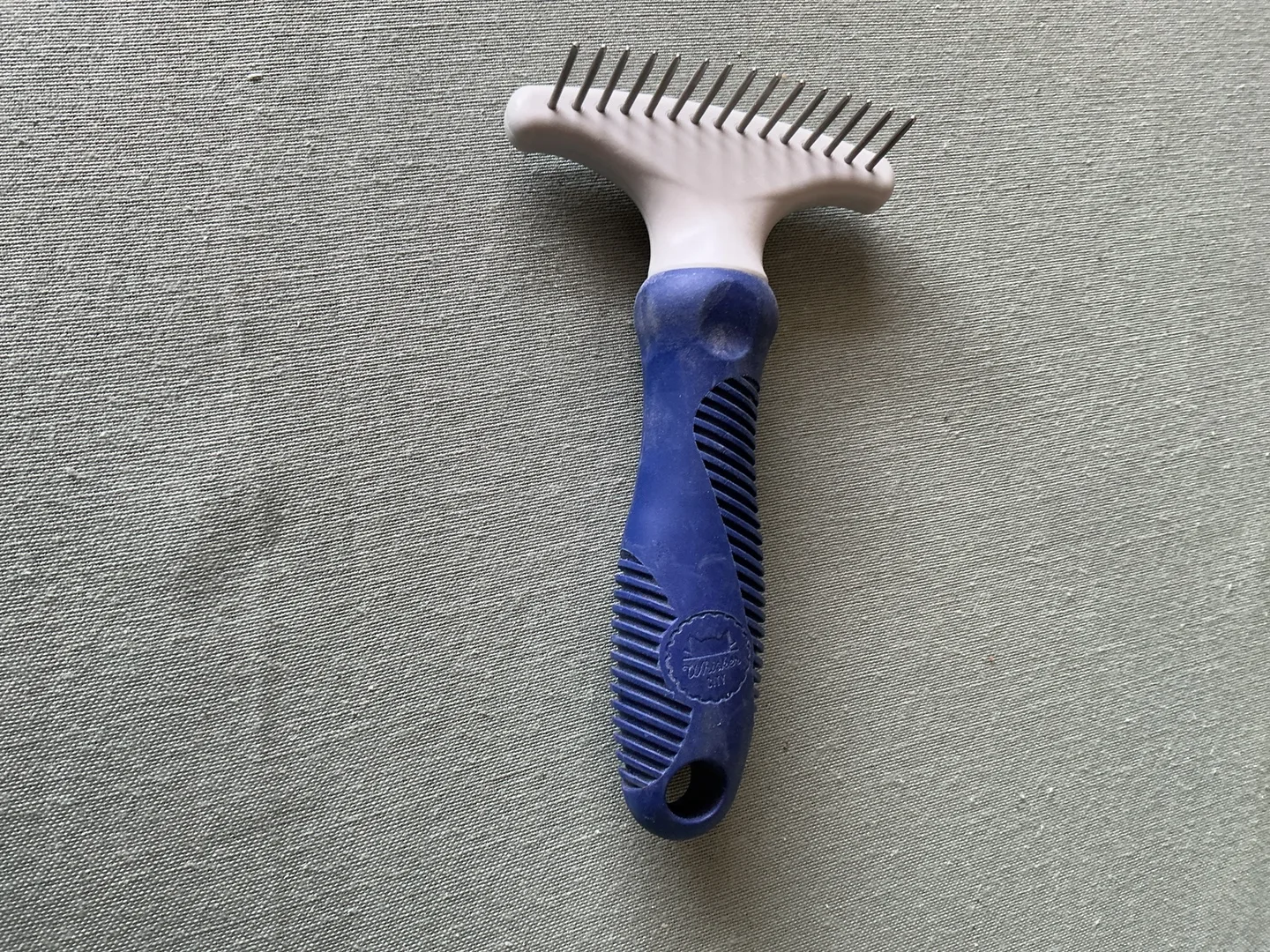 Whiskers City Cat Grooming Comb thumbnail