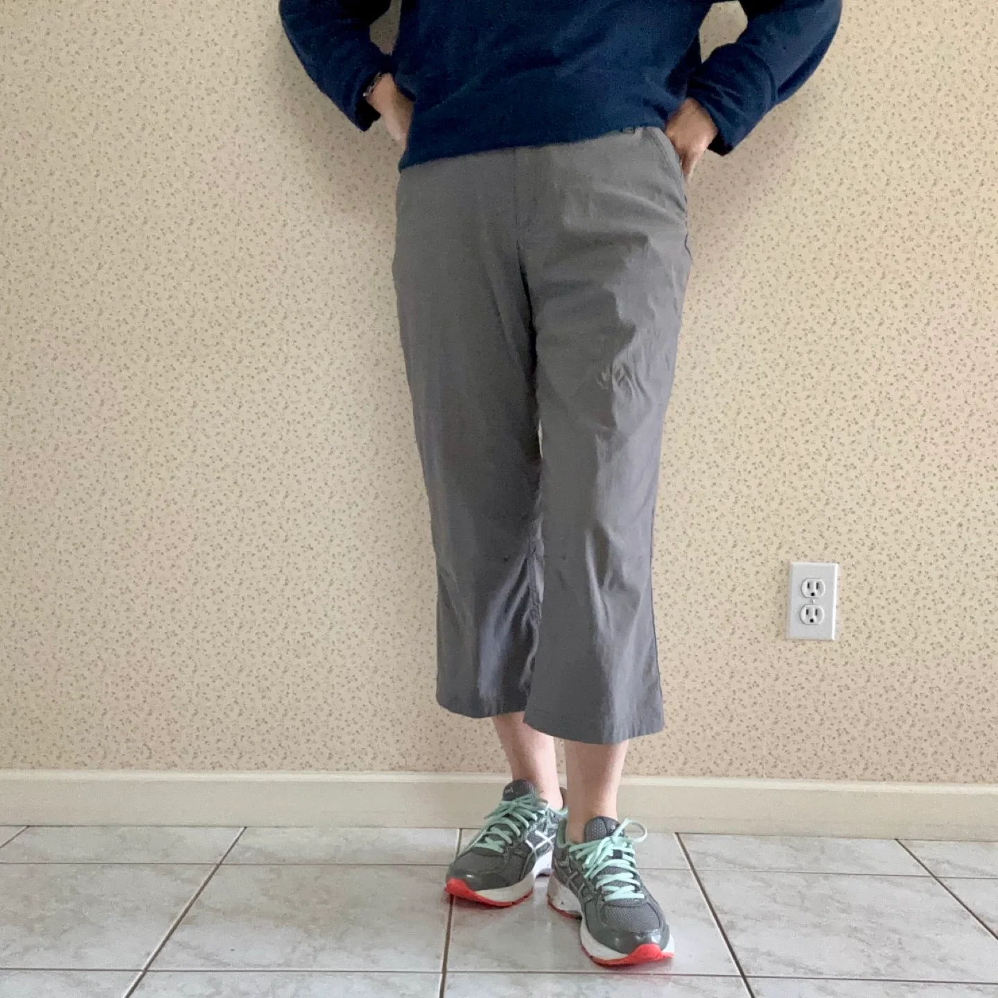 Mountain Equipment Co-op Women's Grey Cropped Pants - Size S thumbnail