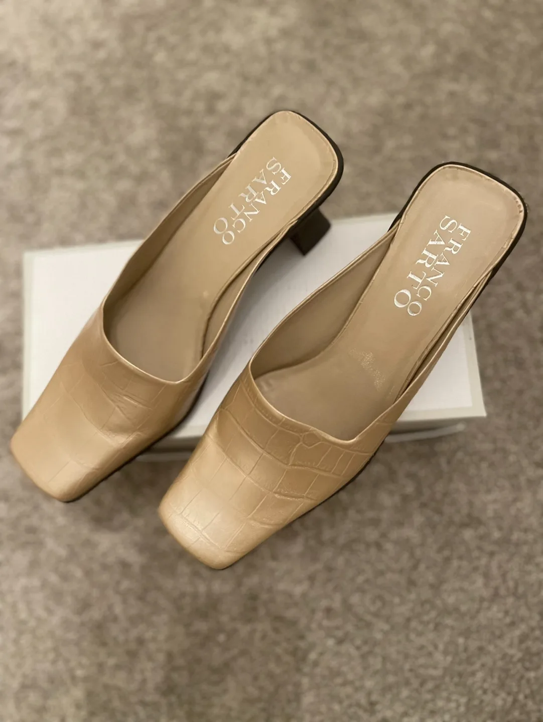 NEW and UNWORN Franco Sarto Gold Mules Size 9 1/2M ITALIAN BRAND thumbnail