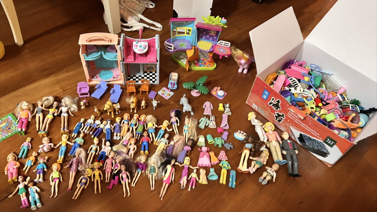 Polly Pocket Lot with Dolls, Doll house, Furniture, Accessories