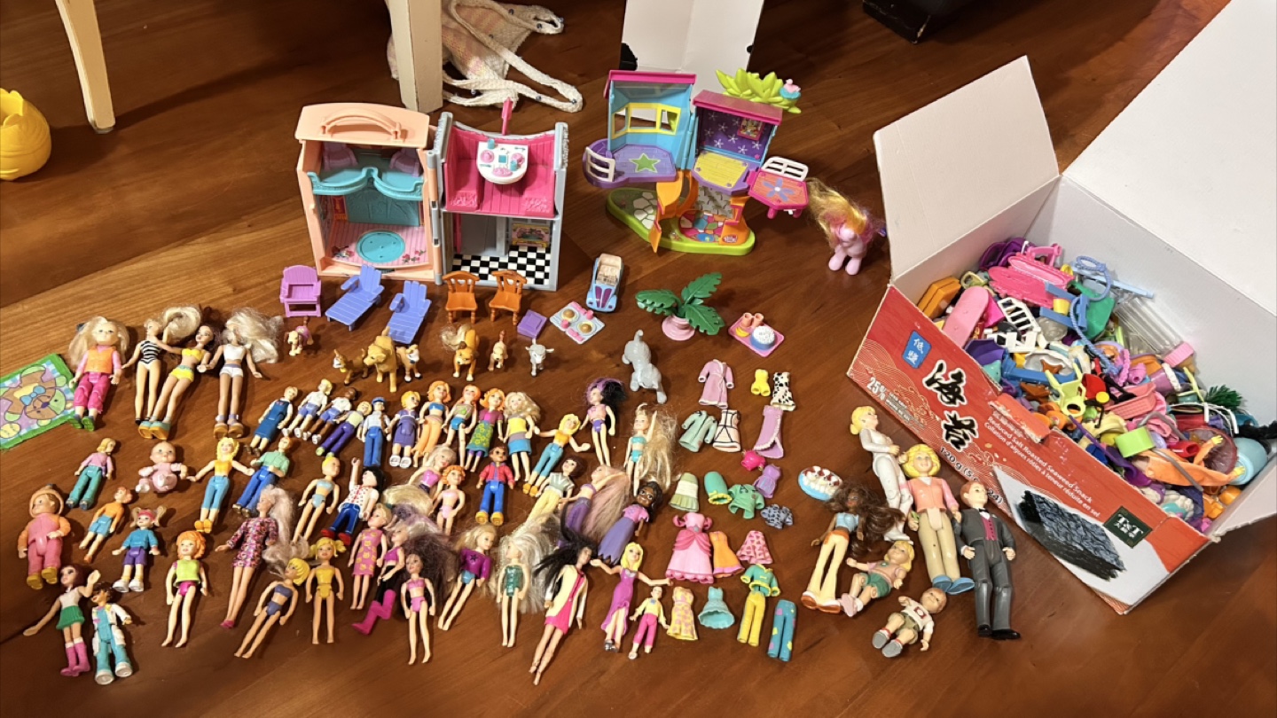 Polly Pocket Lot with Dolls, Doll house, Furniture, Accessories - photo 3
