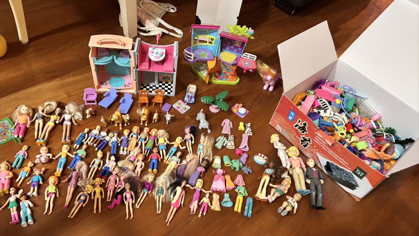 Polly Pocket Lot with Dolls, Doll house, Furniture, Accessories - photo 2
