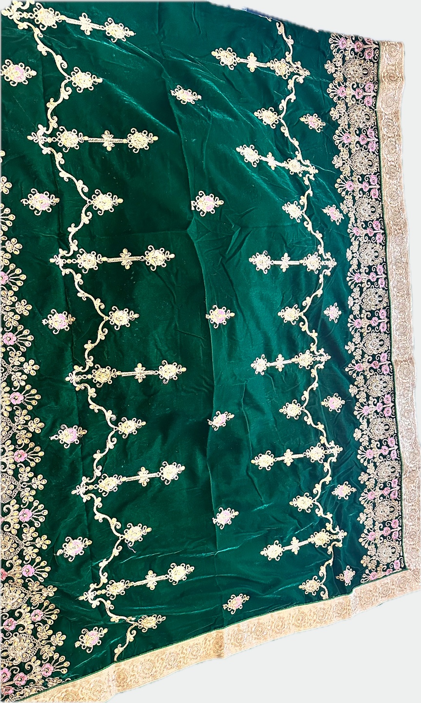 Pink & Green Embroidered Salwar Kameez suit. - photo 2