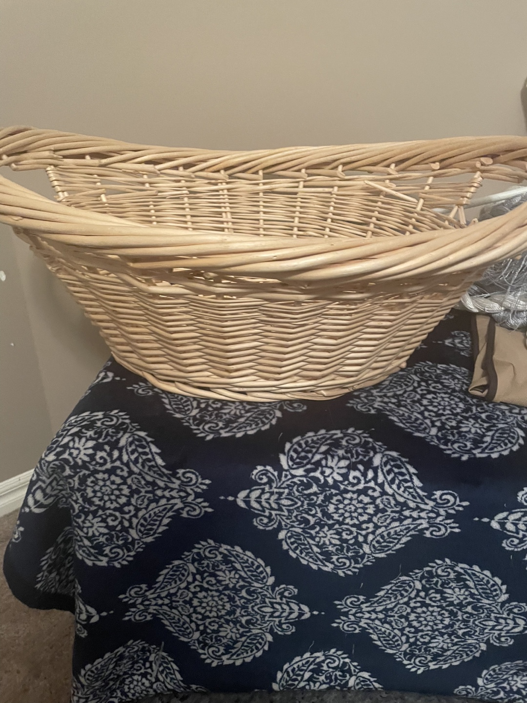 Wicker Laundry Basket - photo 2