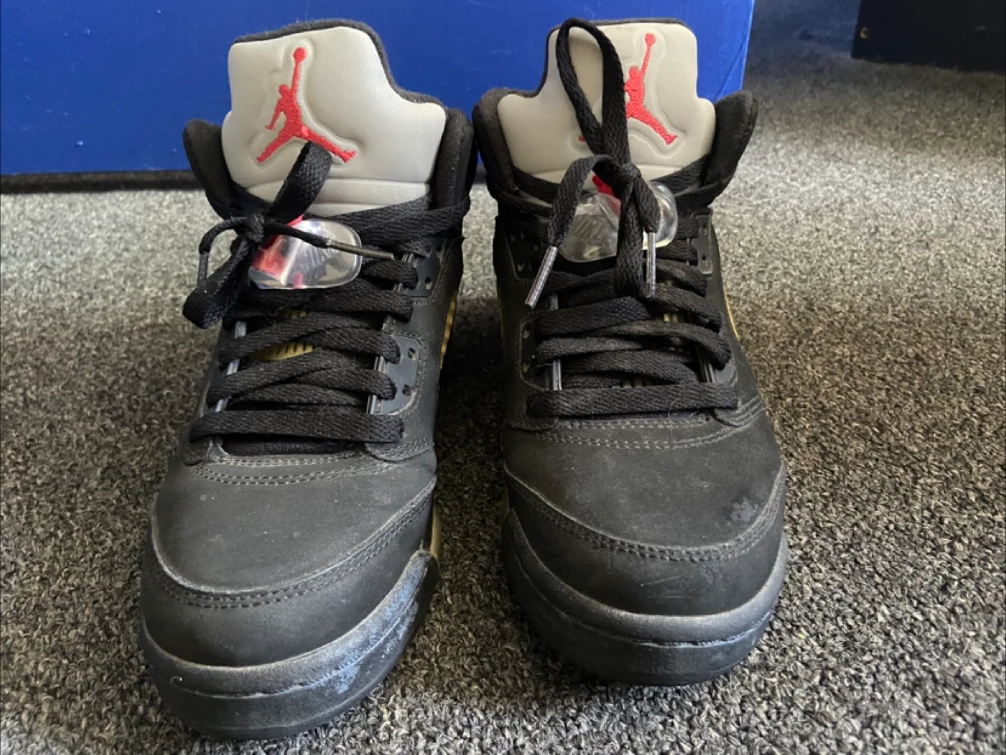 Air Jordan 5 Black/Metallic Silver, Size 5Y image indicator(2)