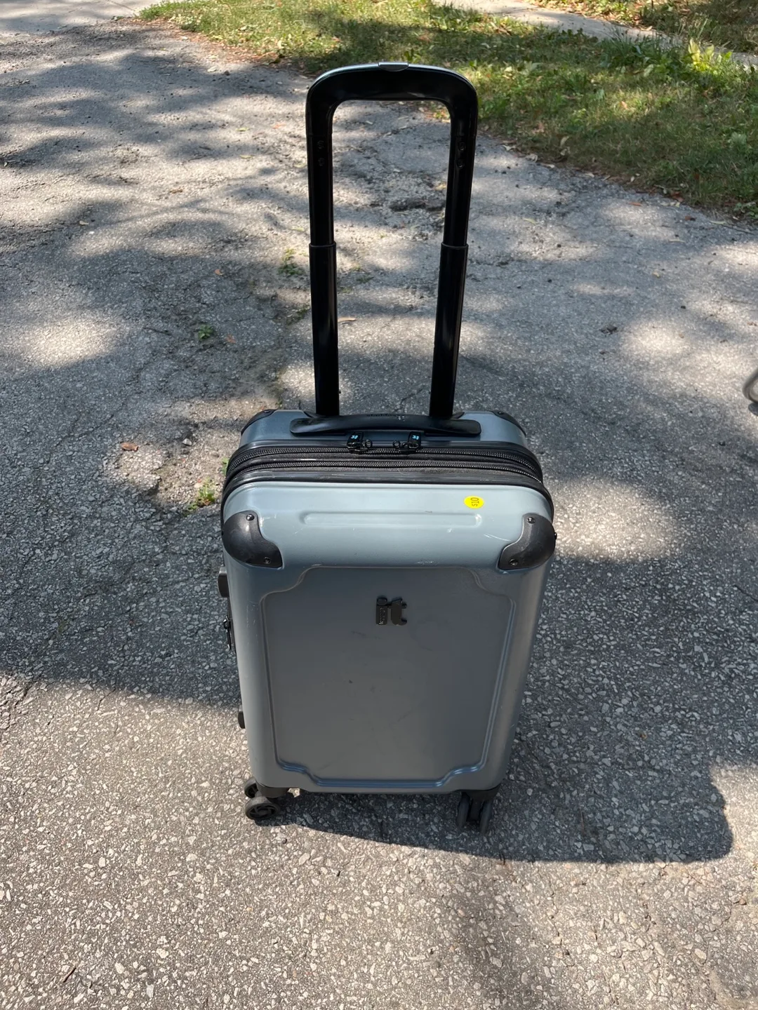 it Luggage Carry-On Suitcase - Grey thumbnail