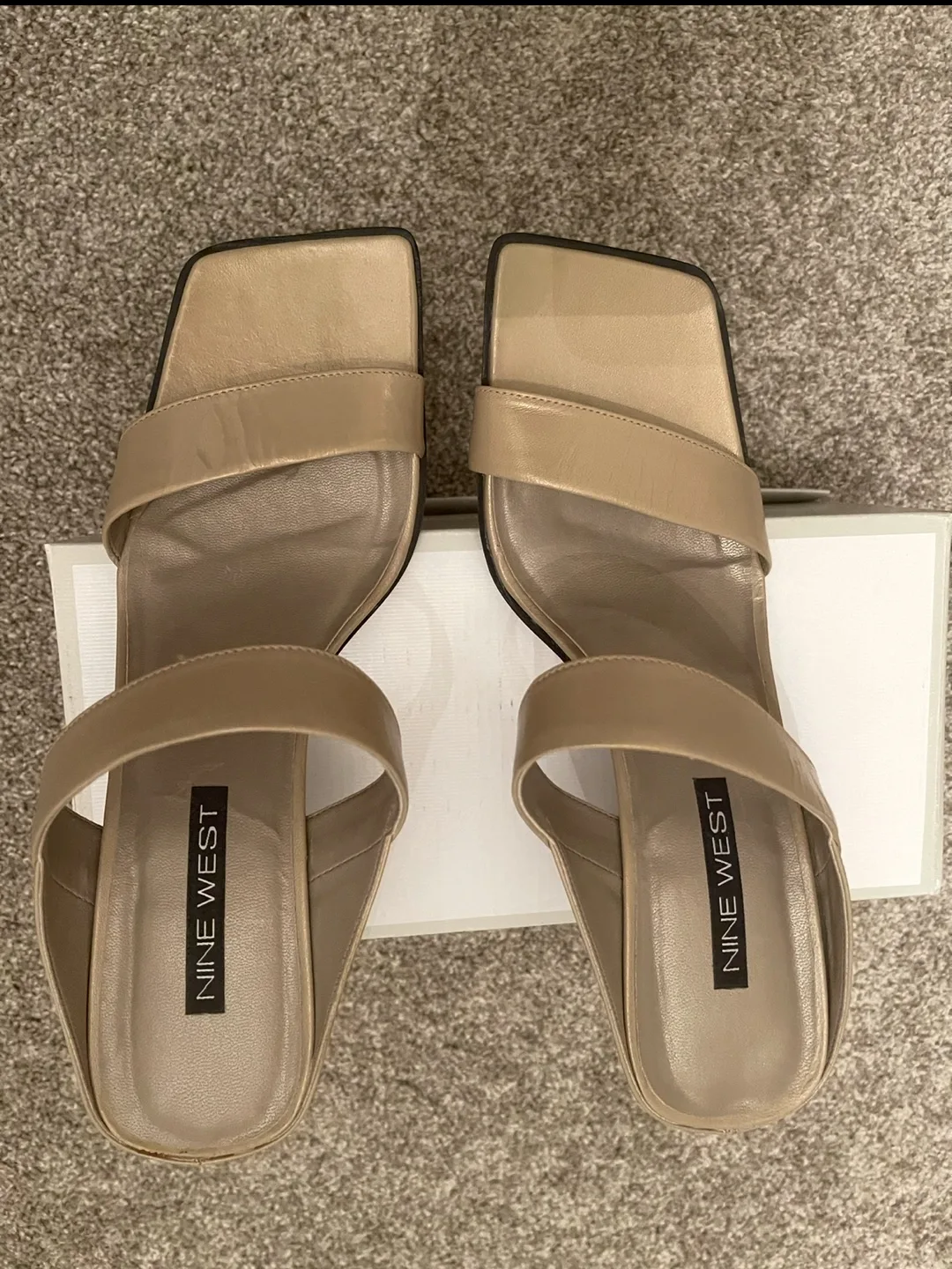FREE GIFT+NEW and UNWORN Nine West Gold Heels - Size 10M image indicator(5)