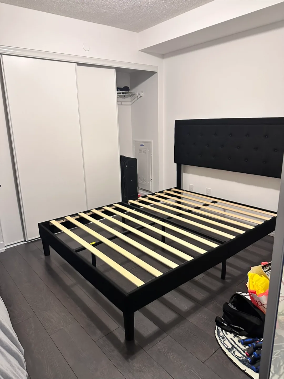 Queen Size Bed - Black image indicator(2)