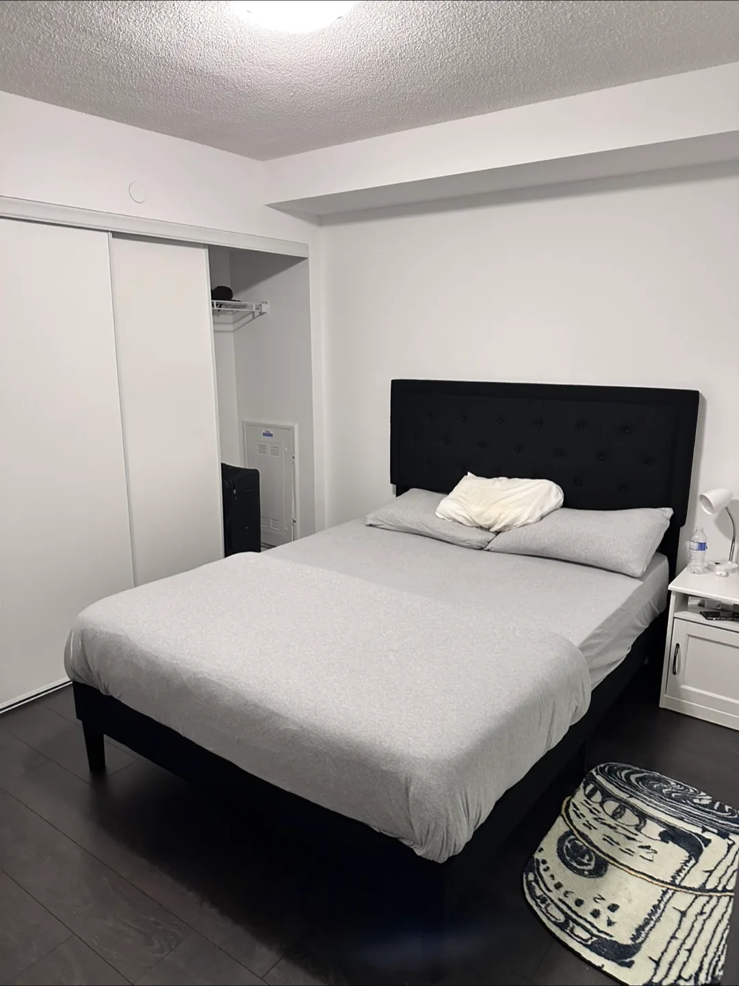 Queen Size Bed - Black image indicator(3)