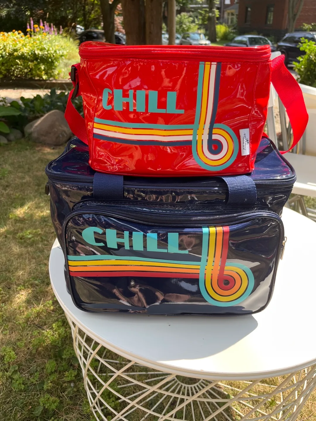 Chill Retro Style Lunch Bags - Red & Navy thumbnail