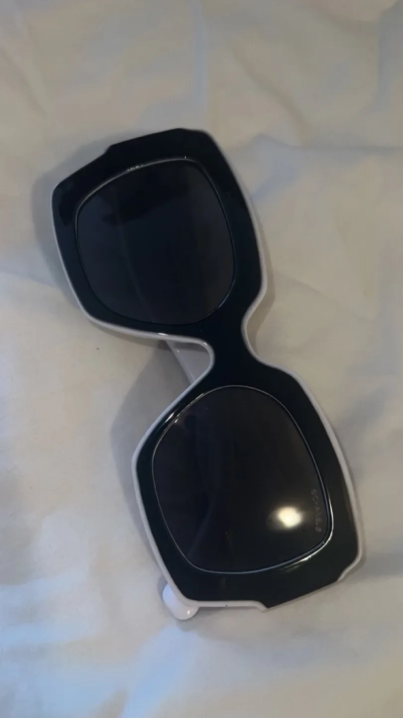 Necklace and Sunglasses plus parfume , different prices. image indicator(3)