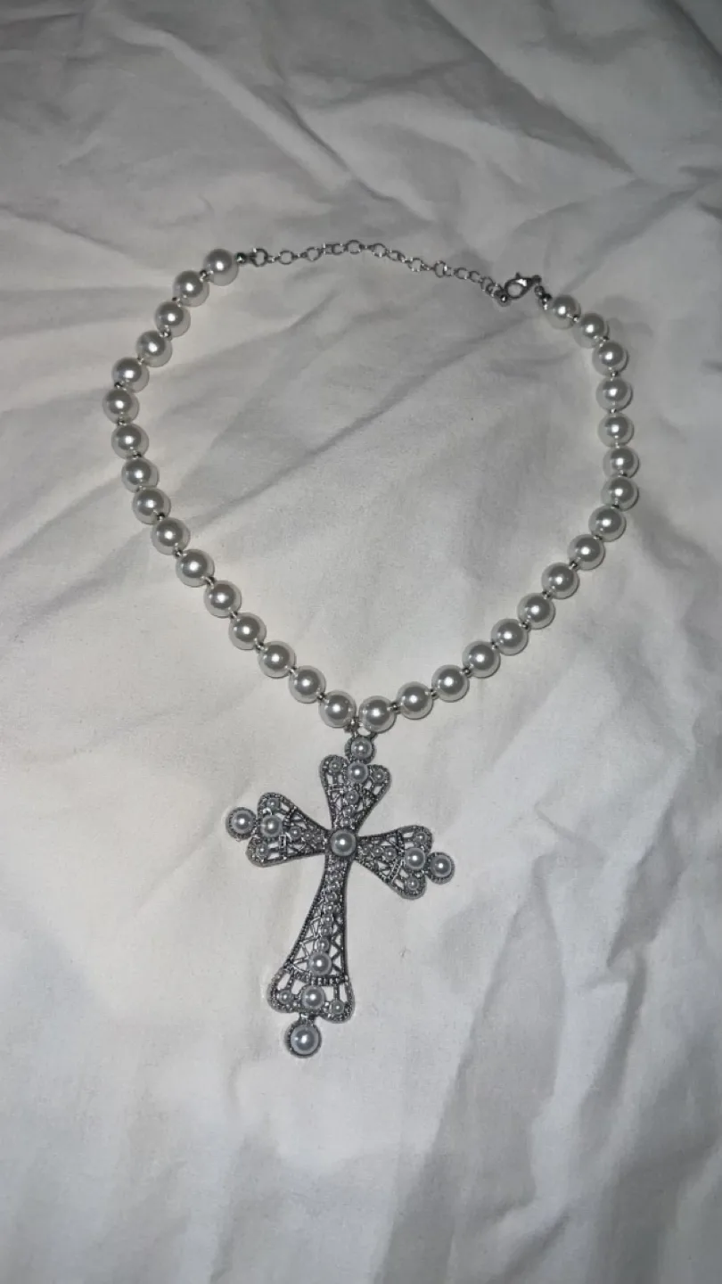 Necklace and Sunglasses plus parfume , different prices. image indicator(2)