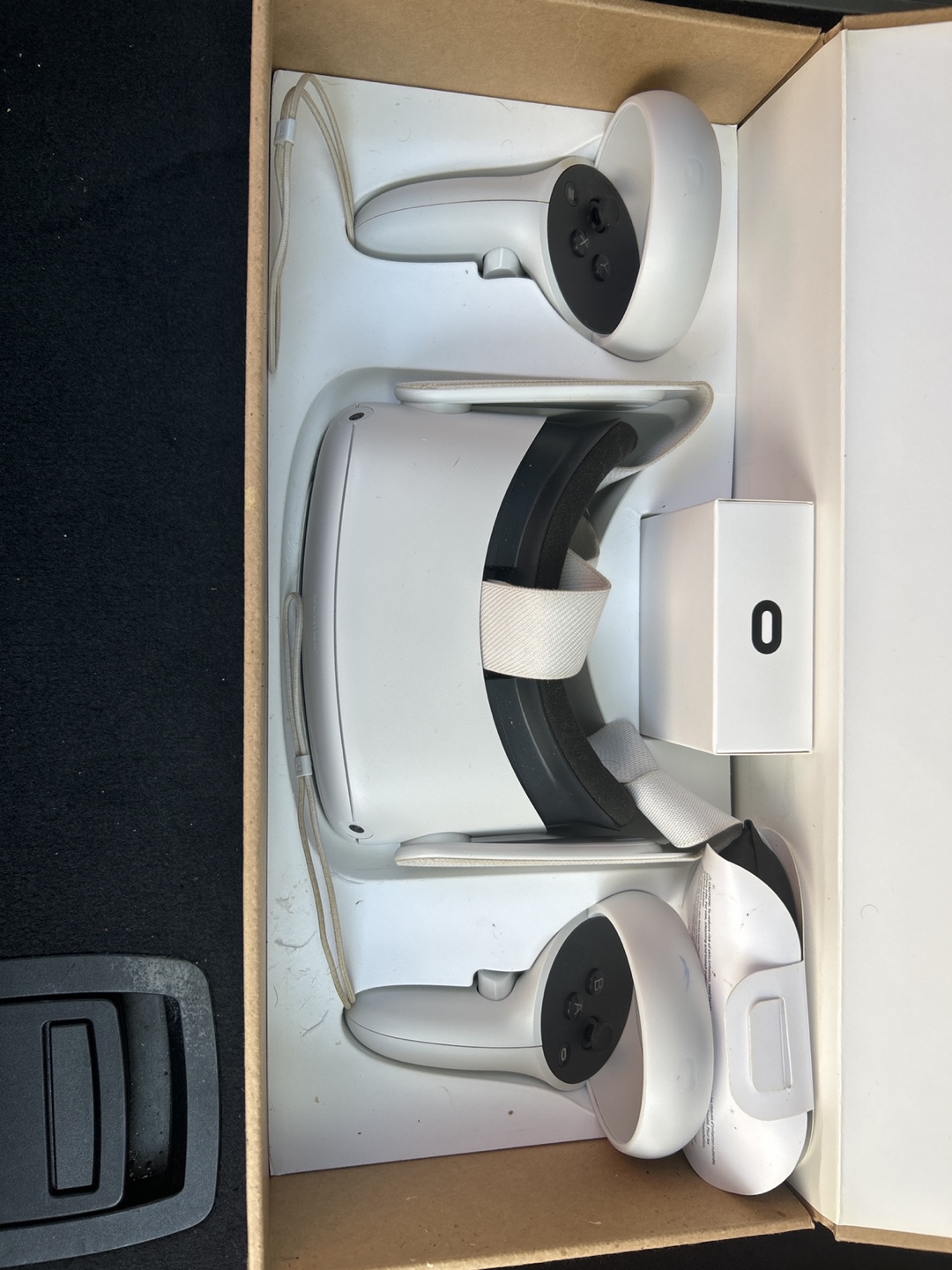 Meta Quest 2 VR Headset - Like New! - photo 2