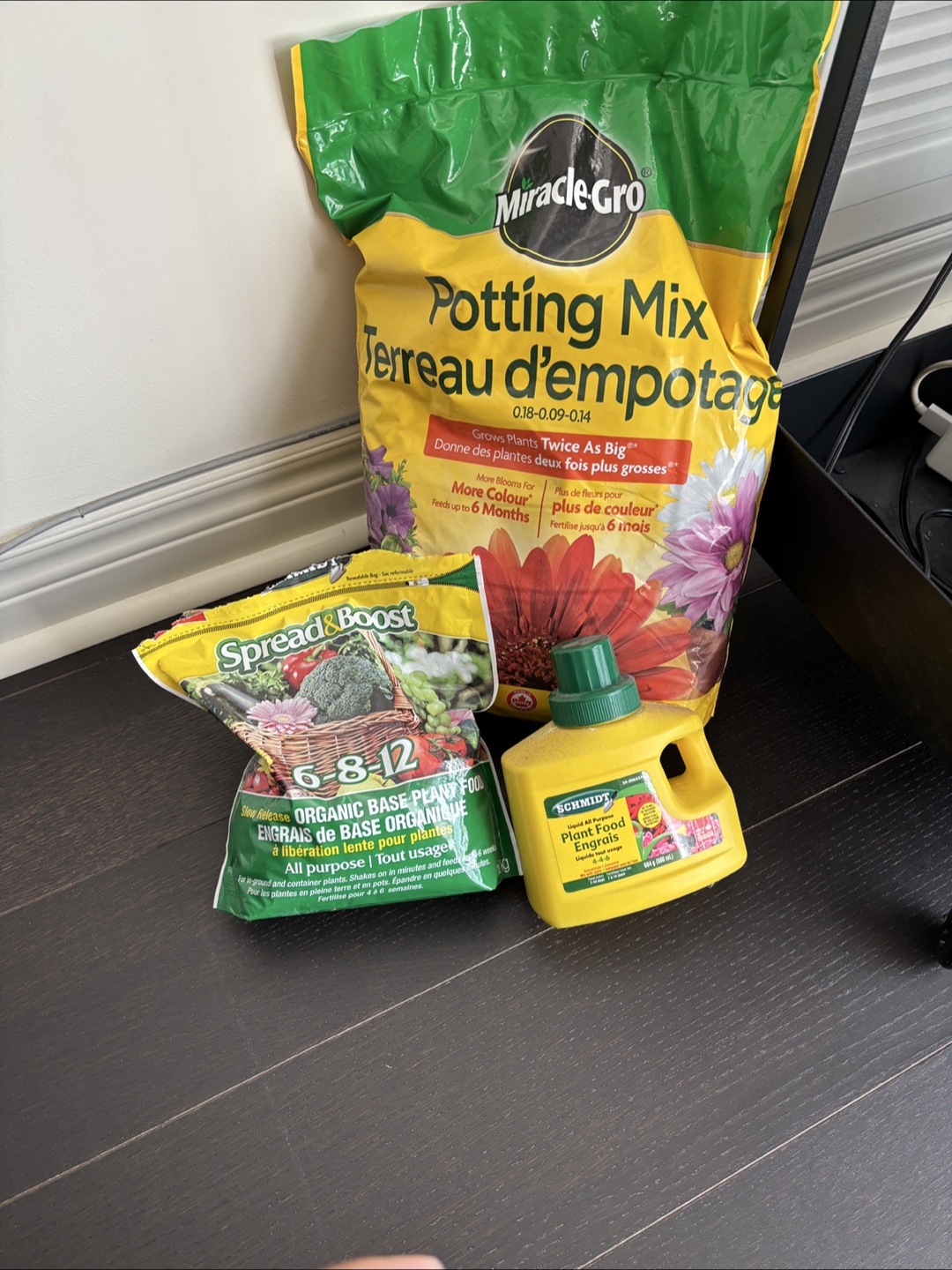 Miracle-Gro Potting Mix & Plant Food