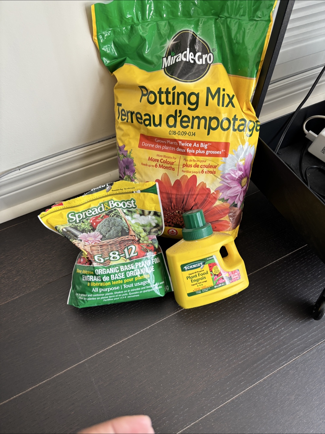 Miracle-Gro Potting Mix & Plant Food - photo 2