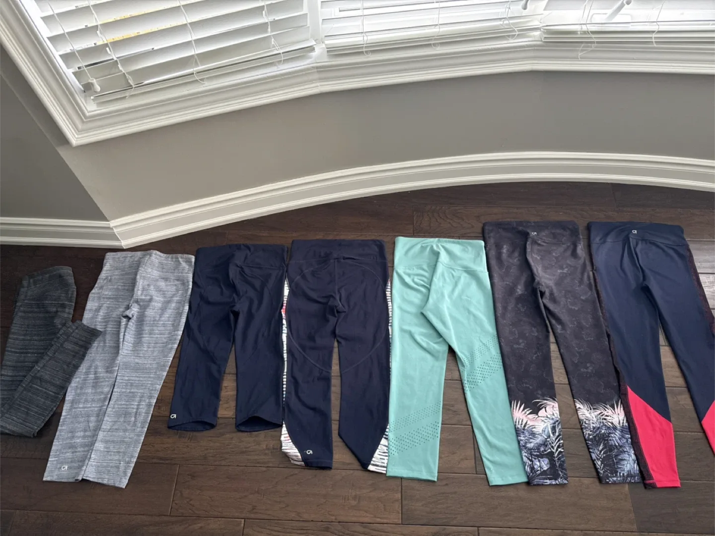 GapFit Activewear bundle 7 leggings EUC all$10 image indicator(7)