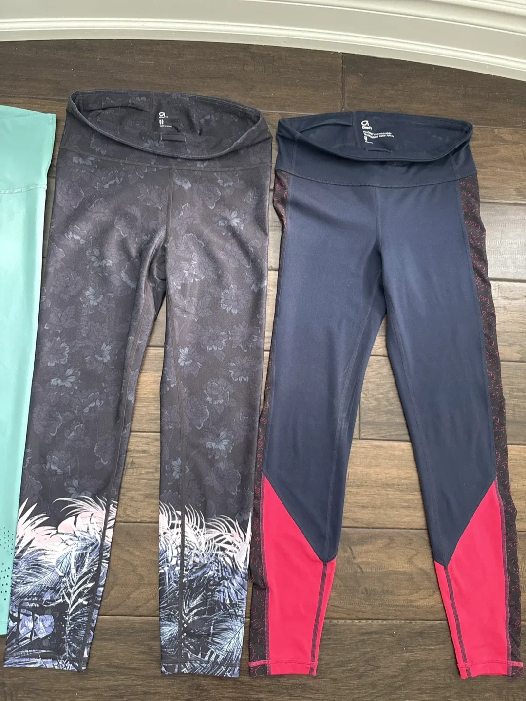 GapFit Activewear bundle 7 leggings EUC all$10 image indicator(3)