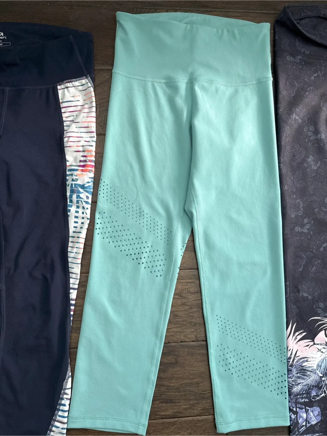 GapFit Activewear bundle 7 leggings EUC all$10 image indicator(4)