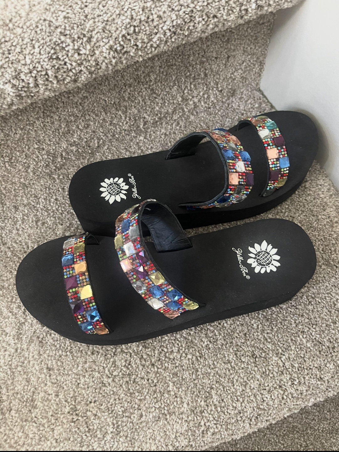 FREE GIFT+NEW and UNWORN YELLOW BOX Black Embellished Sandals - photo 3