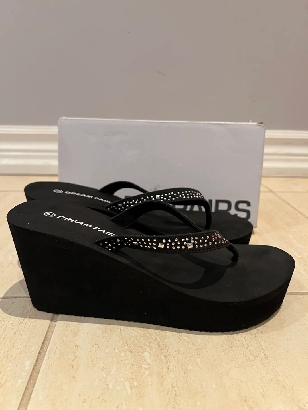 Dream Pairs Black Wedge Flip Flops image indicator(5)