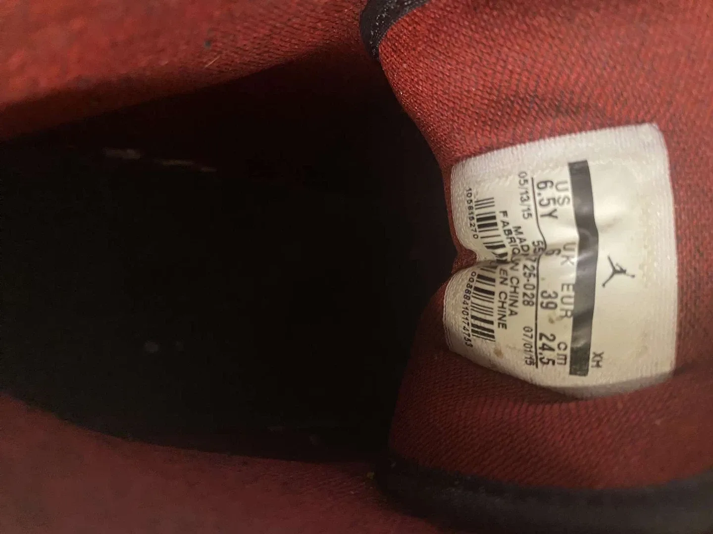 Air Jordan 1 Mid Black/Red Youth Size 6.5 image indicator(5)