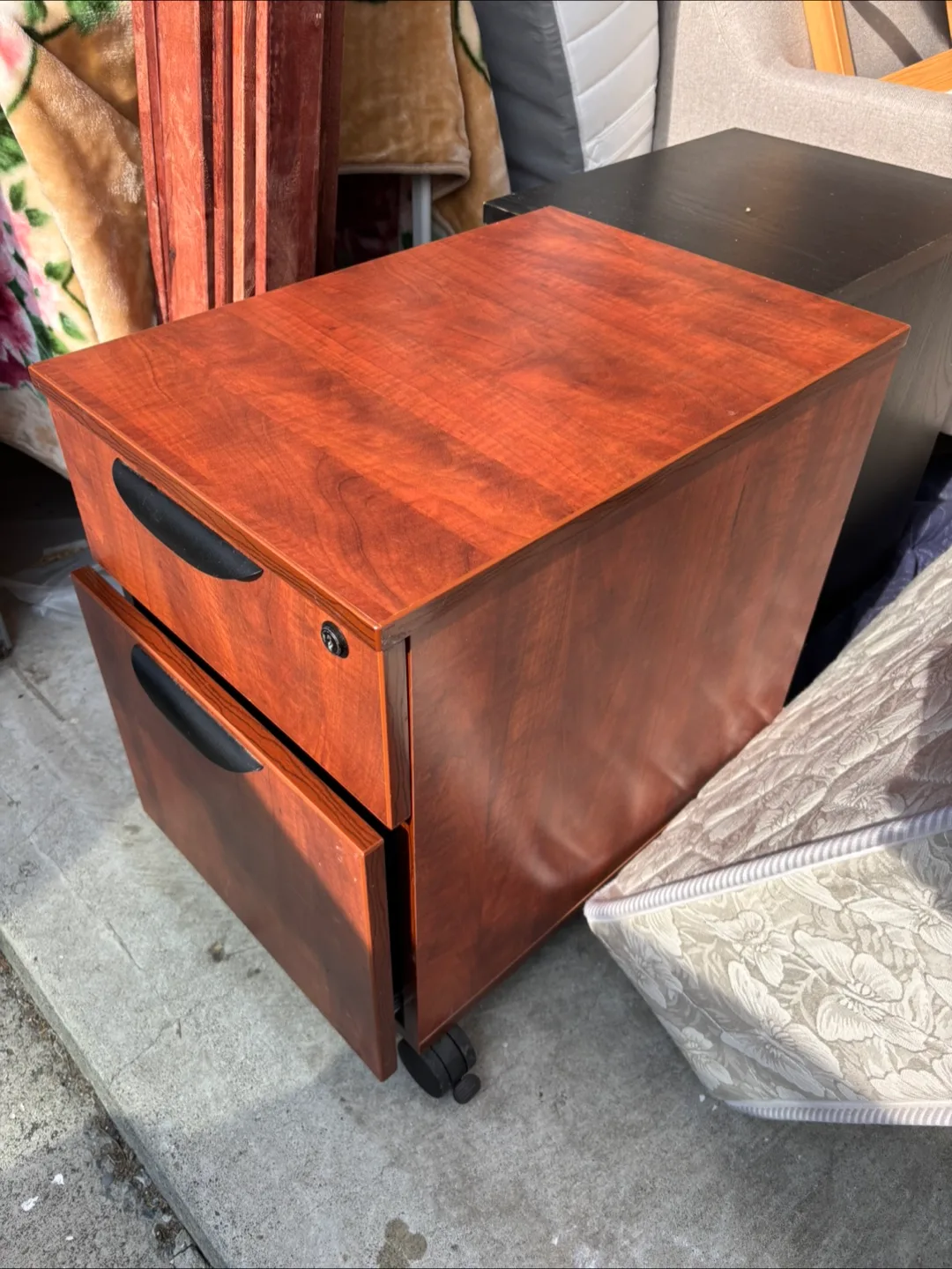 Wooden Rolling File Cabinet image indicator(3)