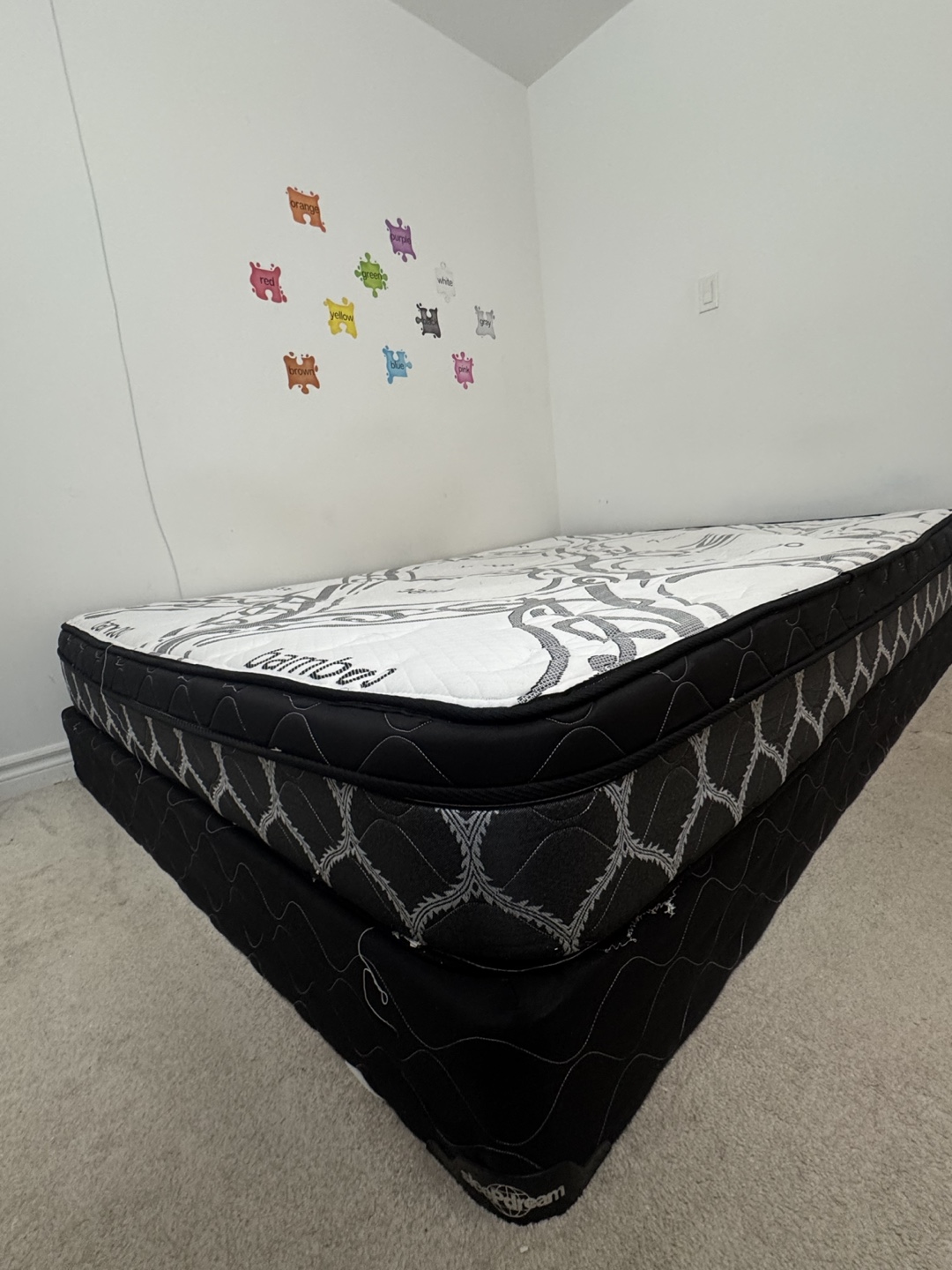 Queen Mattress + Box Frame - photo 2