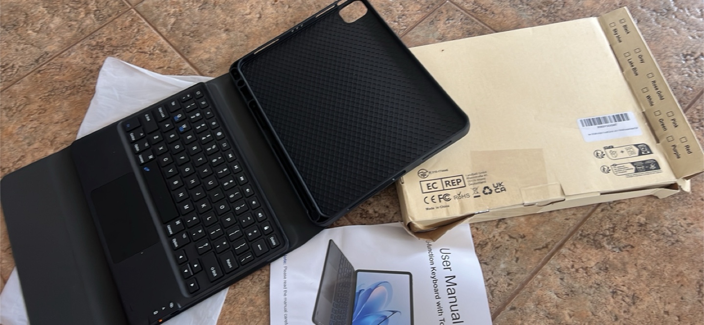 New iPad Air M2 Keyboard Case, Black