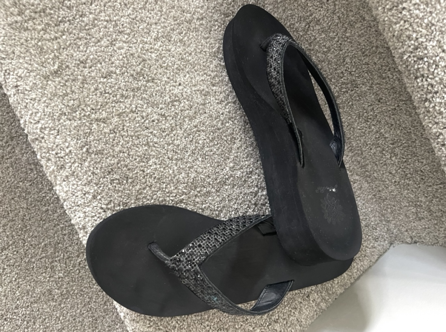 FREE GIFT+Yellow Box Black Flip Flops - Size 10
