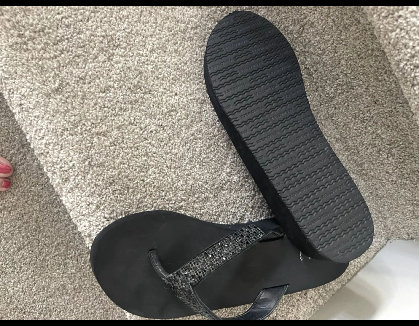 FREE GIFT+Yellow Box Black Flip Flops - Size 10 image indicator(3)