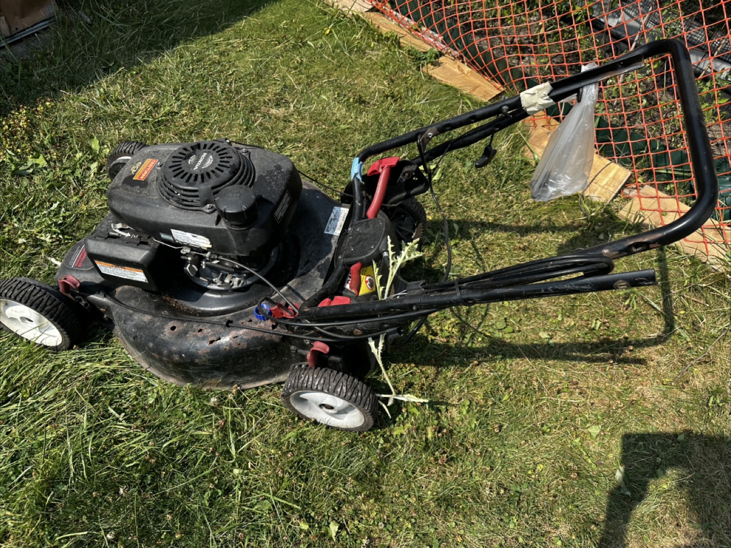 Craftsman lawnmower for fix it job or parts - photo 3